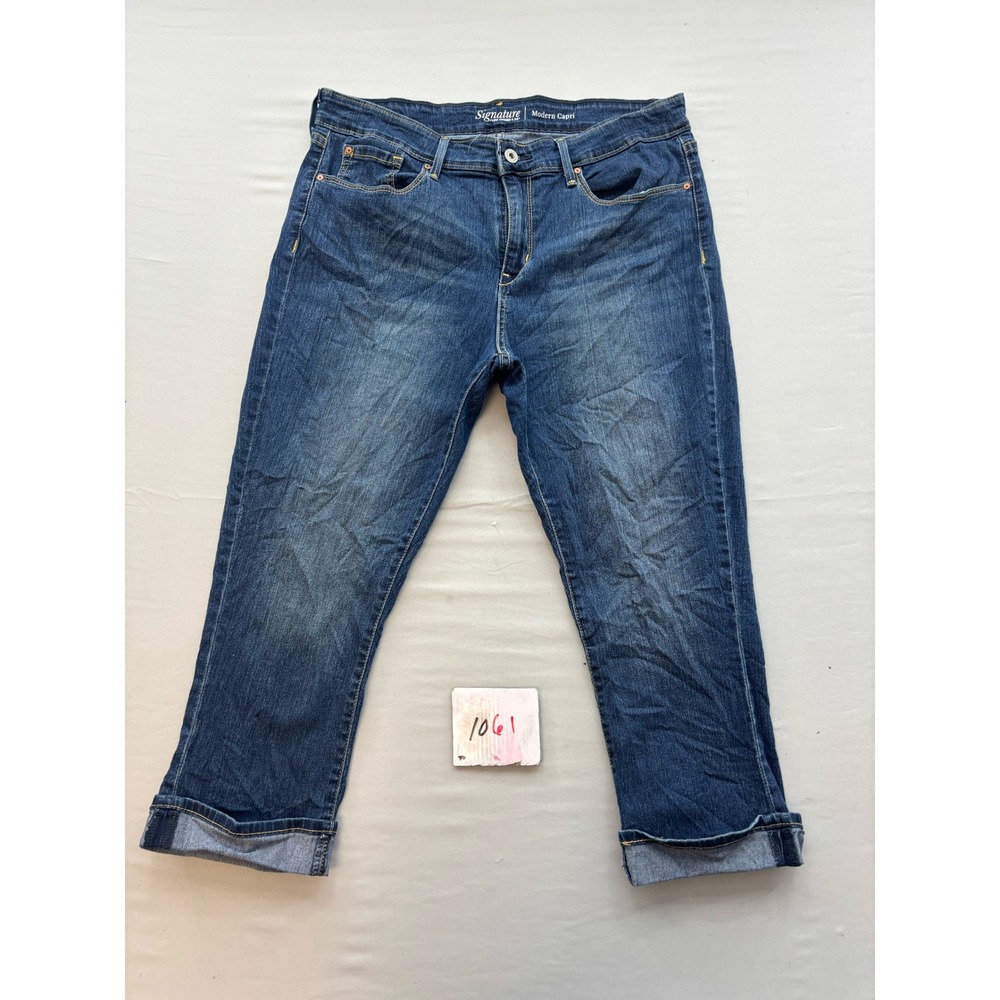 Signature by Levi Strauss & Co Womens Modern Capri Jeans Size 14 W32 Medium Wash